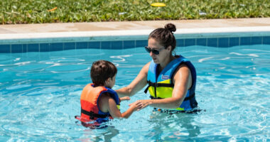 Central Texas families invited to free 30‑minute swim safety lesson